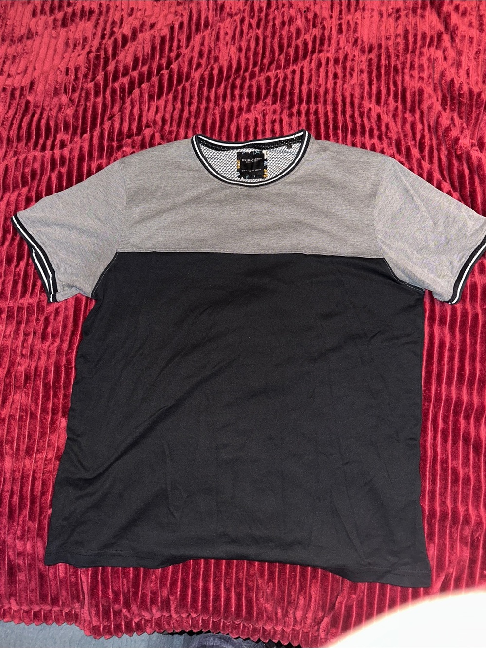 Men's Short-Sleeve Two-Tone Crew Tee in Black and Gray